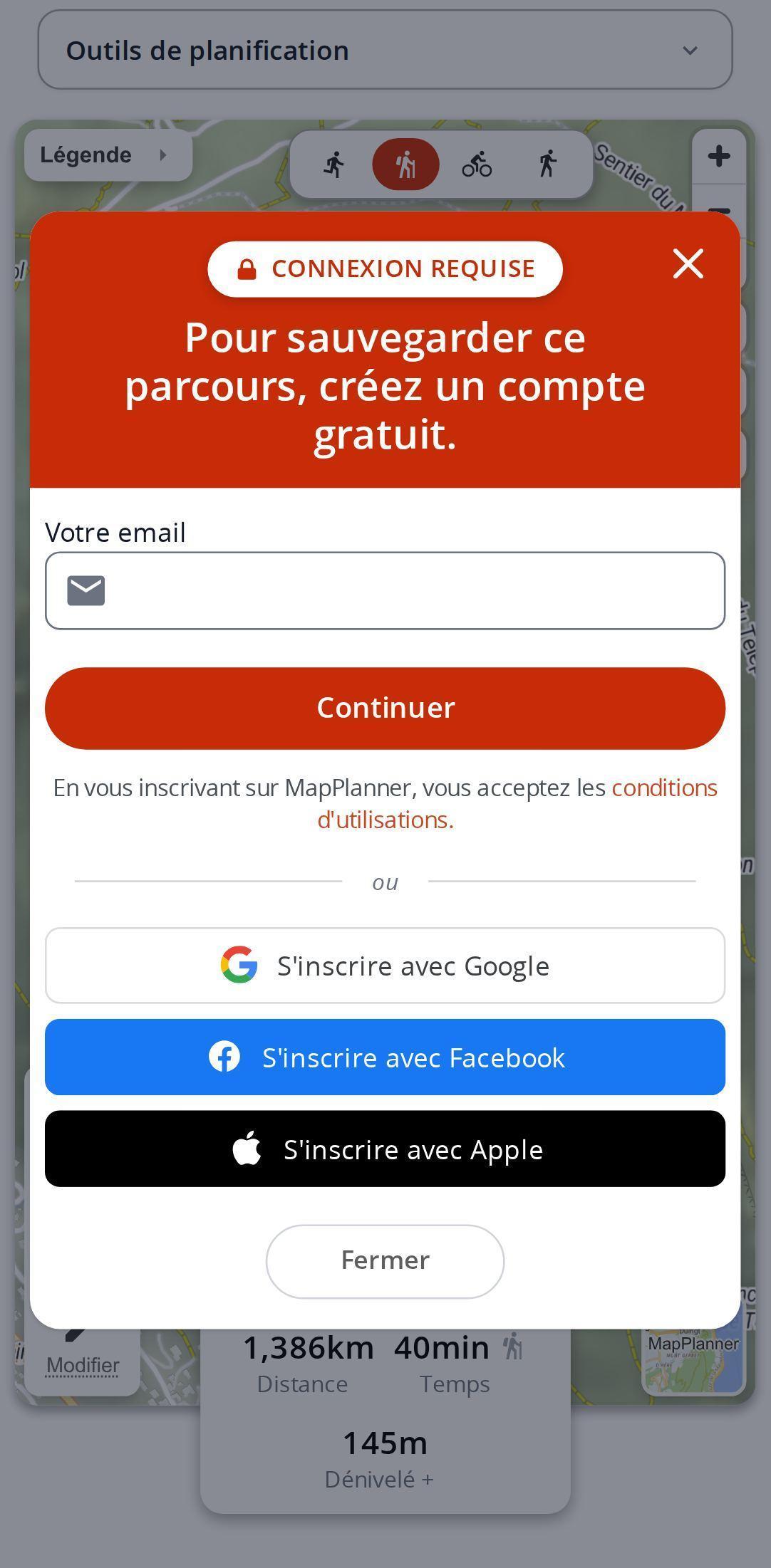 Fenêtre de sauvegarde sur smartphone dans MapPlanner : champ email, bouton pour continuer et connexion avec Google, Facebook ou Apple au-dessus d'un parcours tracé