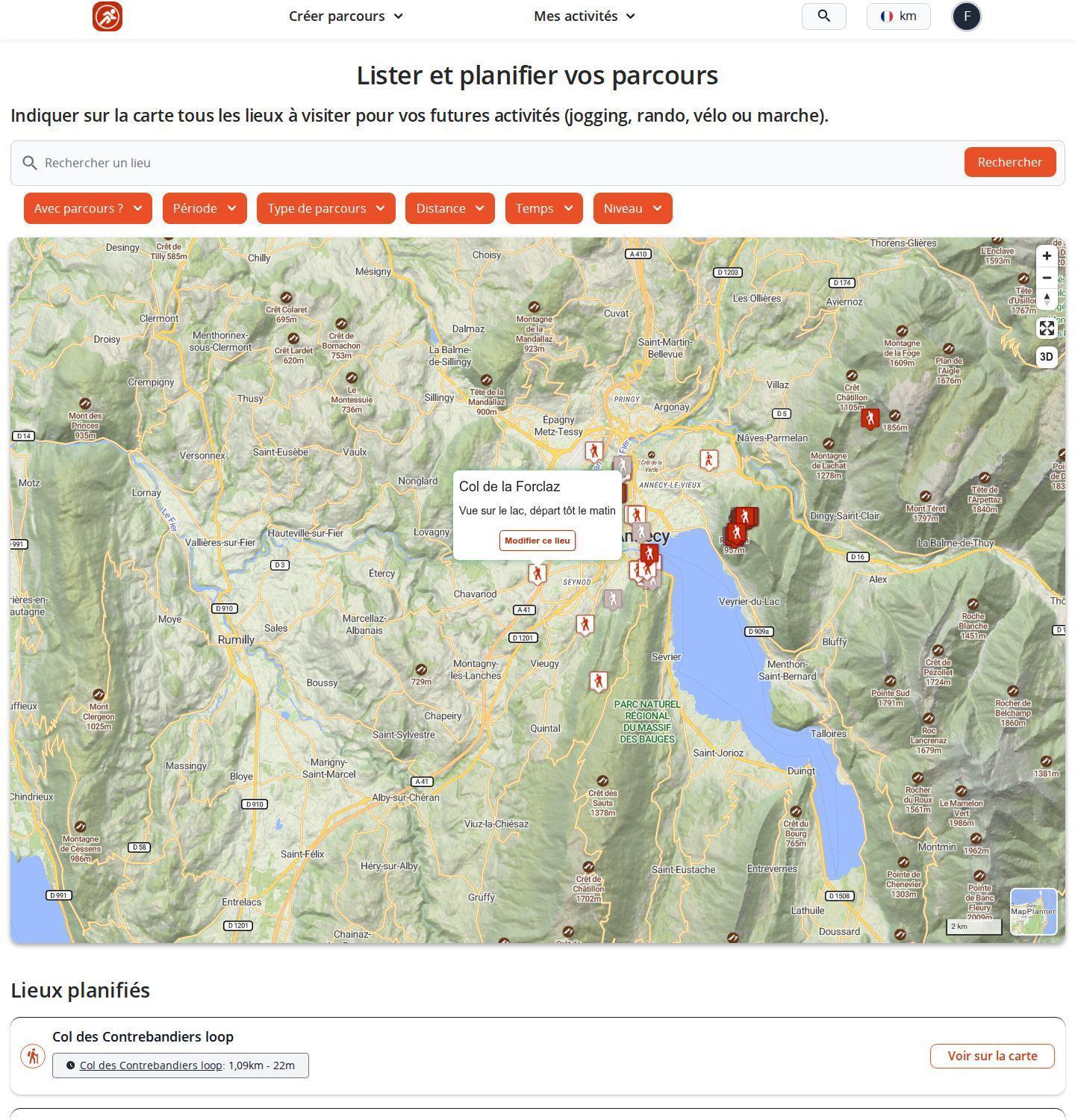 Page de planification de MapPlanner sur ordinateur : carte avec plusieurs lieux planifiés et la bulle d'un lieu ouverte, filtres au-dessus de la carte et liste des lieux planifiés en dessous