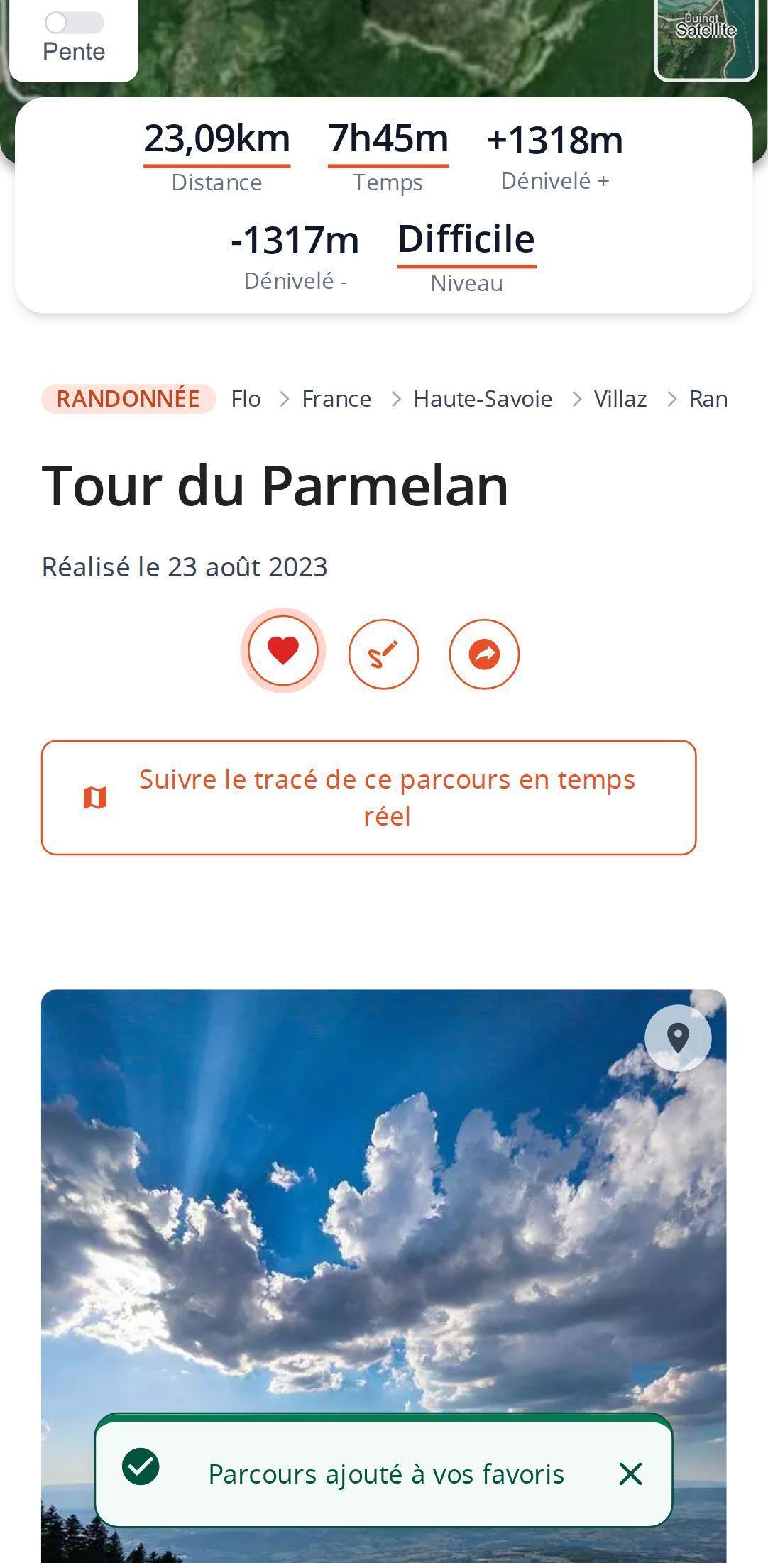 Page d'un parcours sur smartphone dans MapPlanner : le cœur vient d'être touché et devient rouge, avec la notification de parcours ajouté aux favoris